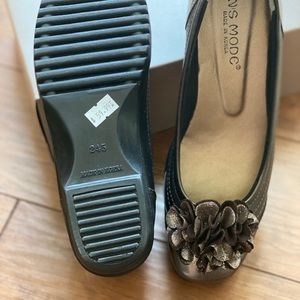 N’S Mode wedge shoes brand new size (245) us 8
